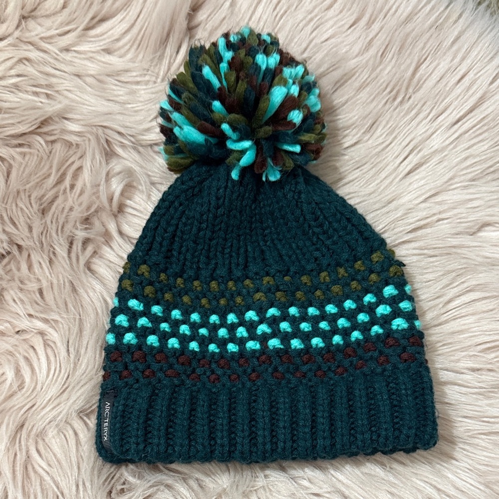 Arcteryx Cozy Knit Pom-Pom beanie